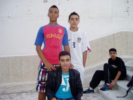 c'est   mon  meilleur   ami  ki  hamza  ki   est  au  dessus  de  moi   et  simo  marwane